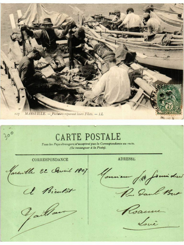 Carte postale ancienne 117 Marseille - Pecheurs reprant leurs Filets à Marseille