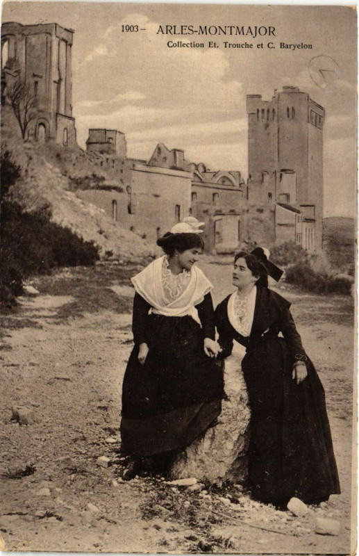 Carte postale ancienne Arles Montmajour à Arles