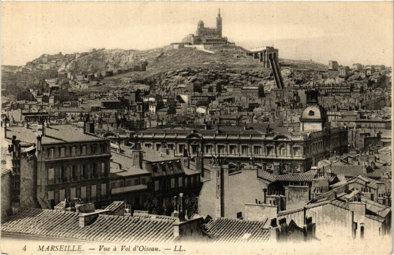 Carte postale ancienne Marseille Vue a vol d'oiseau à Marseille