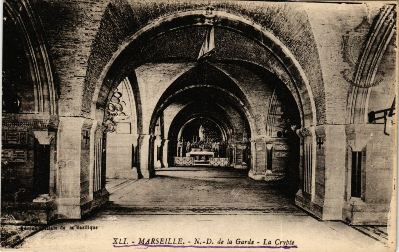 Carte postale ancienne Marseille N.D. de la Garde La Crypte à Marseille