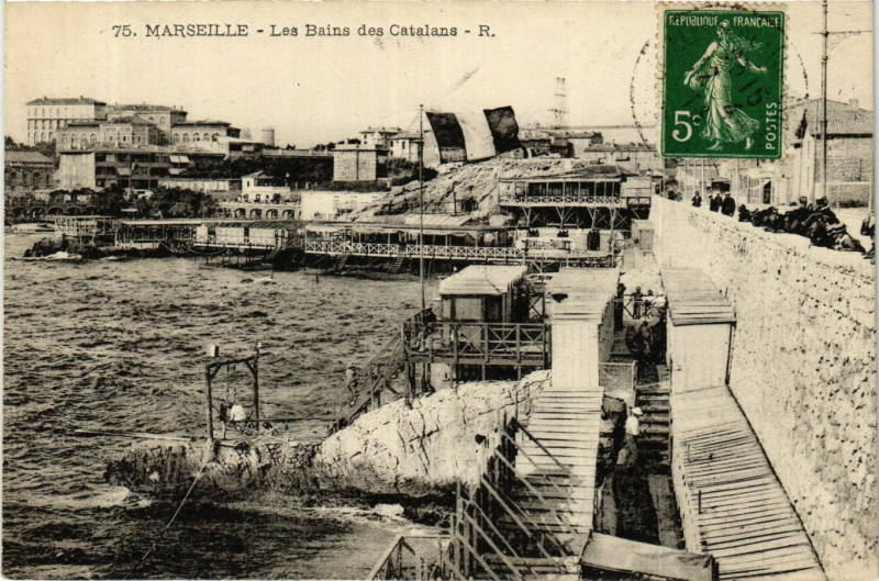 Carte postale ancienne Marseille Les Bains des Catalans à Marseille