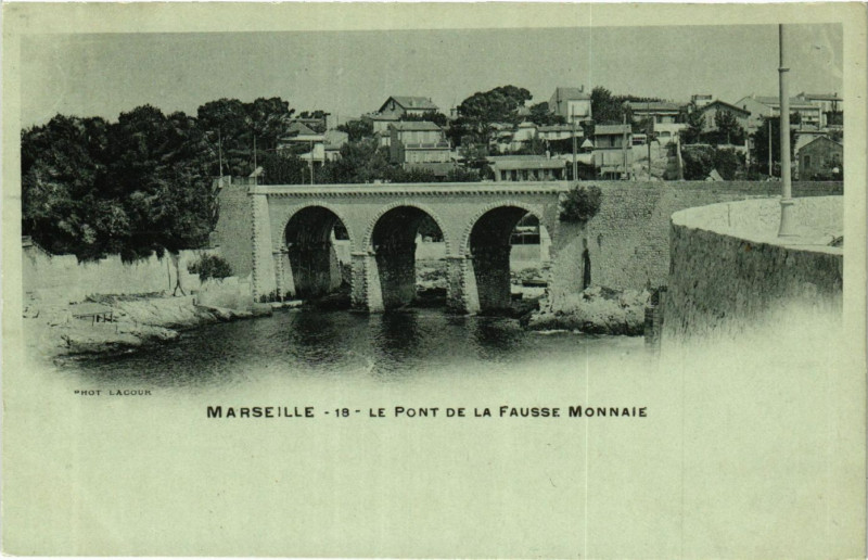 Carte postale ancienne Marseille le pont de la Fausse Monnaie à Marseille