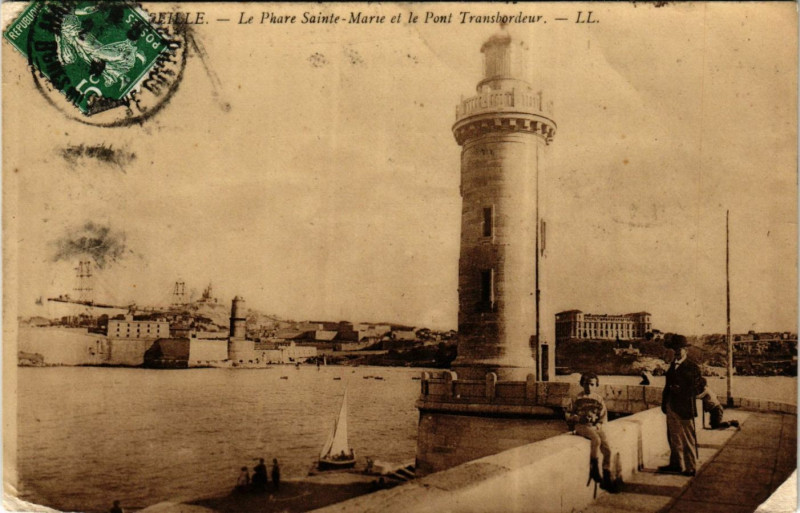 Carte postale ancienne Marseille Le Phare Ste-Marie et le Pont Transbordeur à Marseille