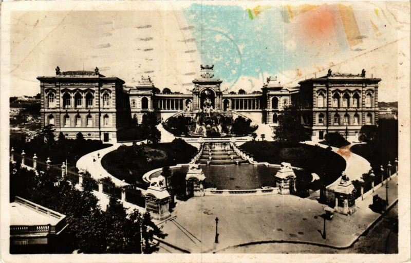 Carte postale ancienne Marseille Le Palais Longchamp à Marseille