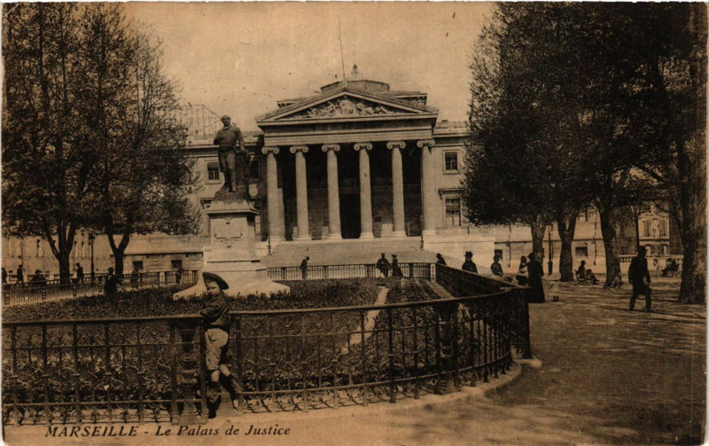 Carte postale ancienne Marseille Le Palais de Justice à Marseille