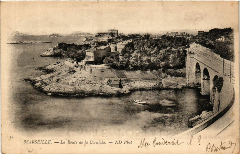 Carte postale ancienne Marseille la route de la Corniche à Marseille