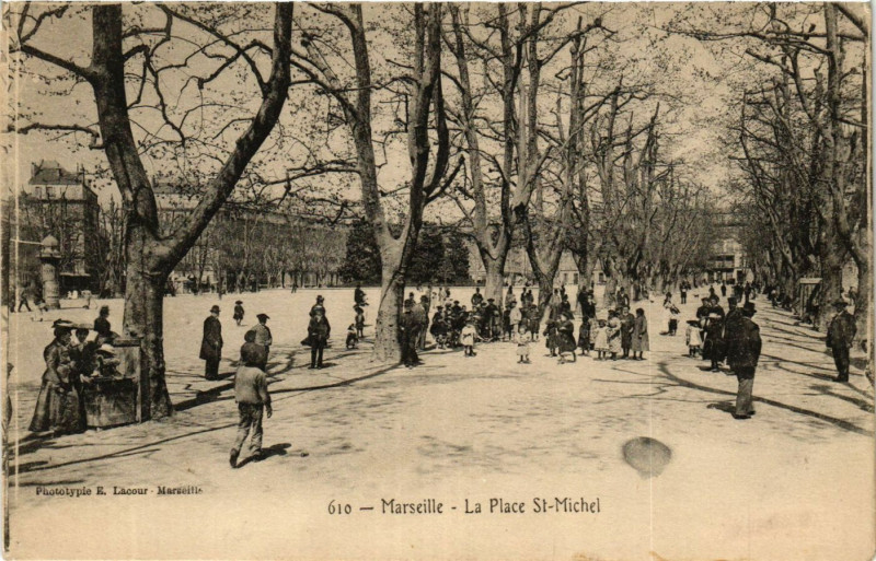 Carte postale ancienne Marseille La Place St-Michel à Marseille