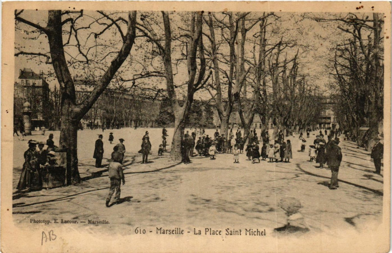 Carte postale ancienne Marseille La Place St-Michel à Marseille