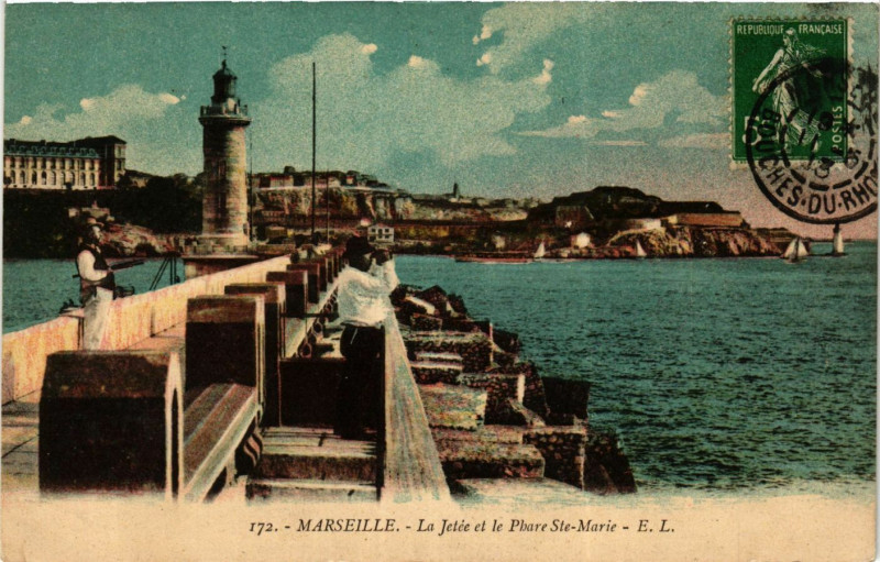 Carte postale ancienne Marseille La Jetee et le Phare Ste-Marie à Marseille