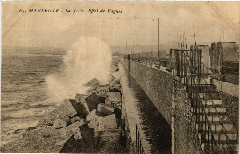 Carte postale ancienne Marseille La Jetee Effet de vague à Marseille