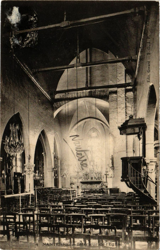 Carte postale ancienne Nanterre Intérieur de l'Eglise à Nanterre