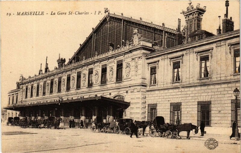 Carte postale ancienne Marseille La Gare St-Charles à Marseille