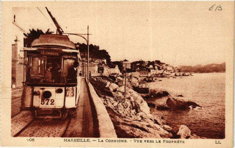 Carte postale ancienne Marseille La Corniche Vue vers le Prophete à Marseille