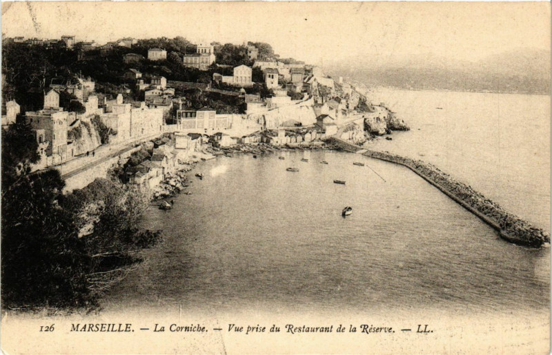 Carte postale ancienne Marseille La Corniche vue prise du Restaurant de la Reserve à Marseille