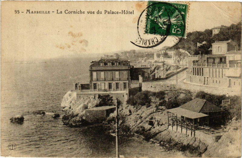 Carte postale ancienne Marseille La Corniche vue du Palace Hotel à Marseille
