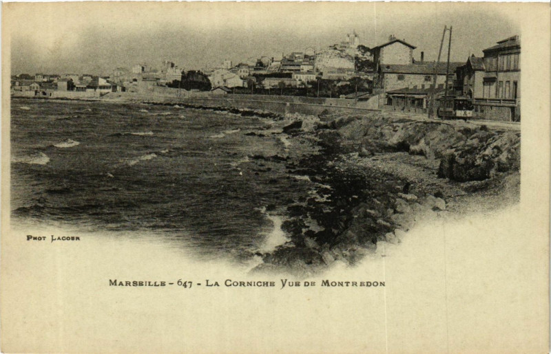 Carte postale ancienne Marseille La Corniche vue de Montredon à Marseille