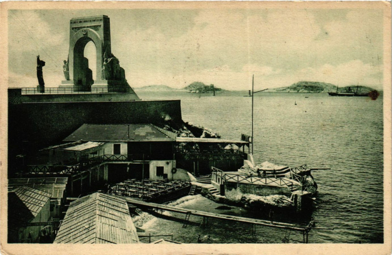 Carte postale ancienne Marseille La Corniche vers les Iles à Marseille