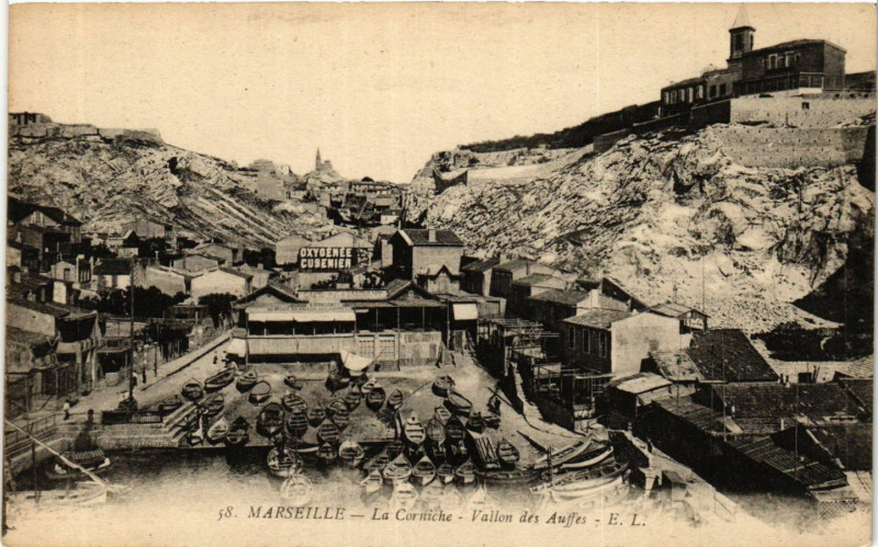 Carte postale ancienne Marseille La Corniche Vallon des Auffes à Marseille