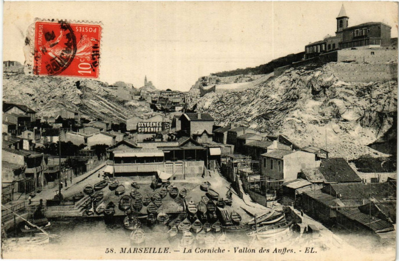 Carte postale ancienne Marseille La Corniche Vallon des Auffes à Marseille