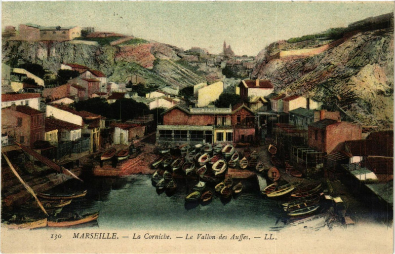 Carte postale ancienne Marseille La Corniche Le Vallon des Auffes à Marseille