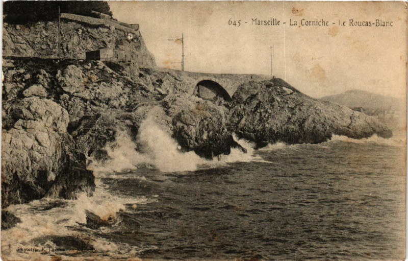 Carte postale ancienne Marseille La Corniche Le Roucas-Blanc à Marseille