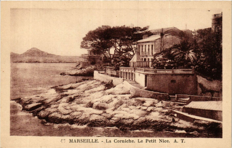 Carte postale ancienne Marseille La Corniche Le Petit Nice à Marseille