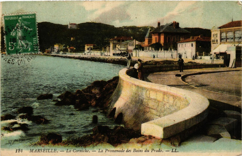 Carte postale ancienne Marseille La Corniche La Promenade des Bains du Prado à Marseille