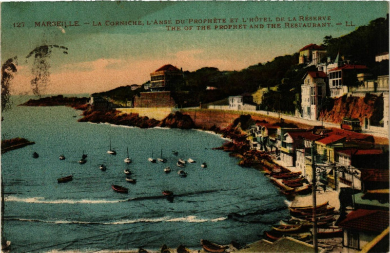 Carte postale ancienne Marseille La Corniche l'anse du Prophete et l'Hotel de la Reserve à Marseille