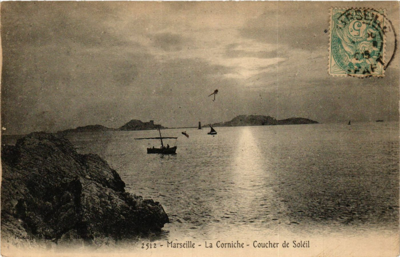 Carte postale ancienne Marseille La Corniche Coucher de Soleil à Marseille