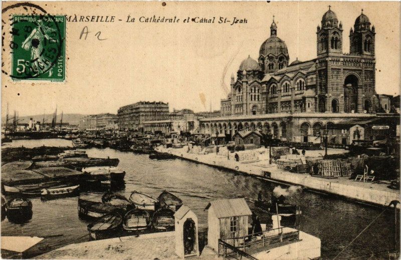 Carte postale ancienne Marseille La Cathedrale et Canal St-Jean à Marseille