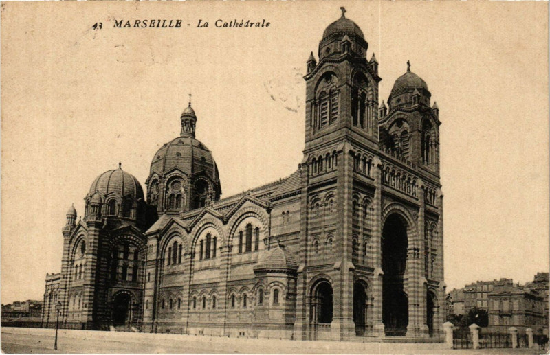 Carte postale ancienne Marseille La Cathedrale à Marseille