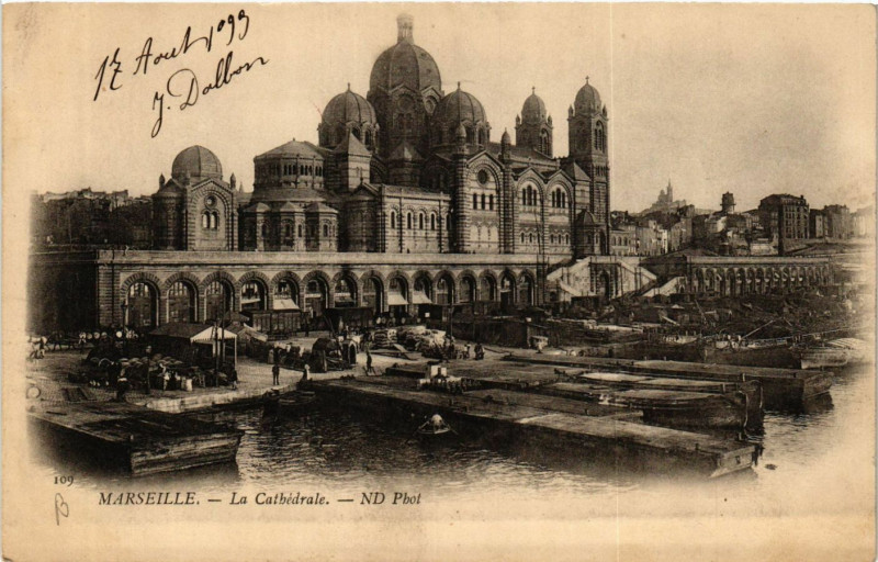 Carte postale ancienne Marseille La Cathedrale à Marseille