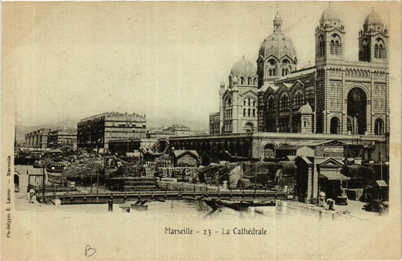 Carte postale ancienne Marseille La Cathedrale à Marseille
