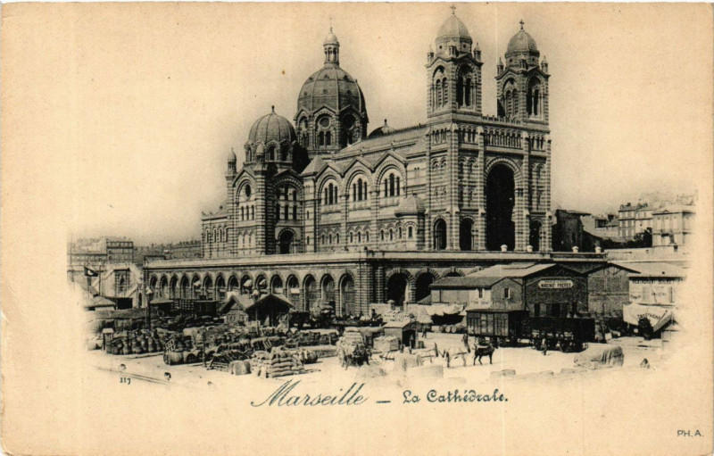Carte postale ancienne Marseille La Cathedrale à Marseille