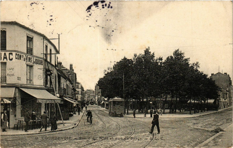 Carte postale ancienne Courbevoie Place du Port et Rue de Paris à Courbevoie