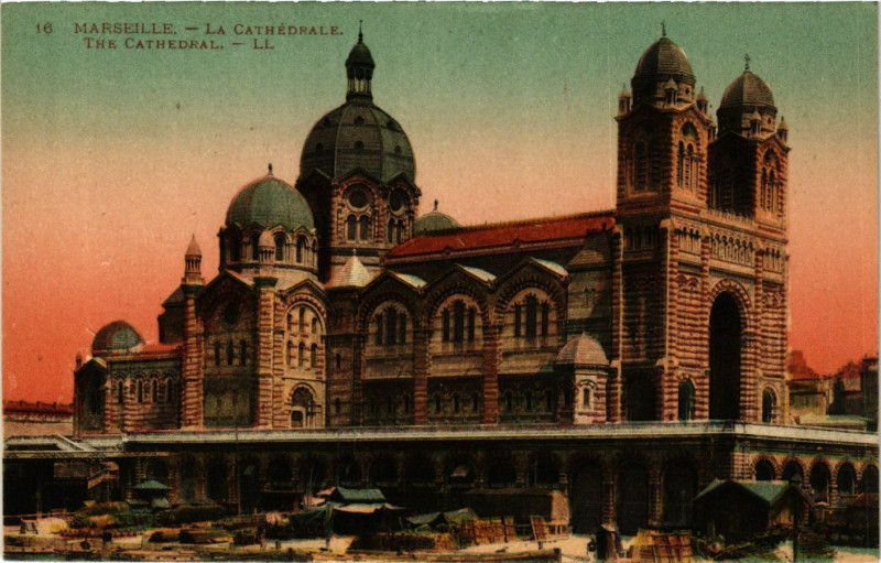 Carte postale ancienne Marseille La Cathedrale à Marseille