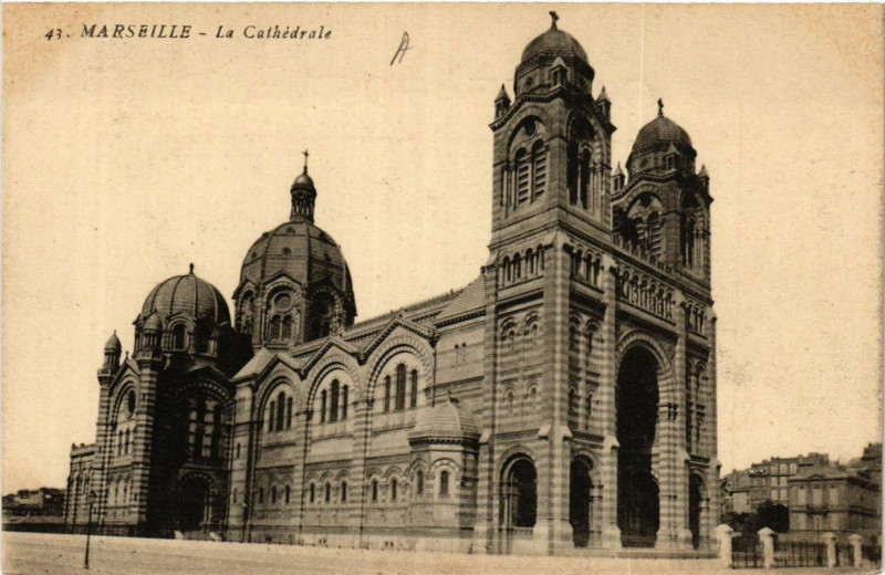 Carte postale ancienne Marseille La Cathedrale à Marseille