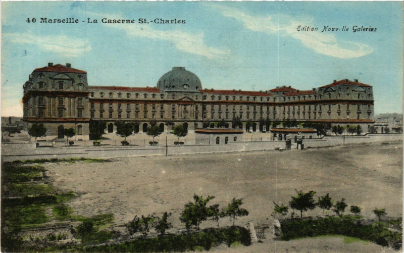 Carte postale ancienne La Caserne Saint-Charles à Marseille 3e Arrondissement