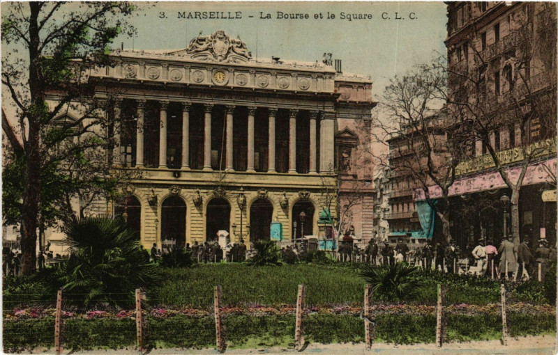 Carte postale ancienne Marseille la Bourse et le Square à Marseille