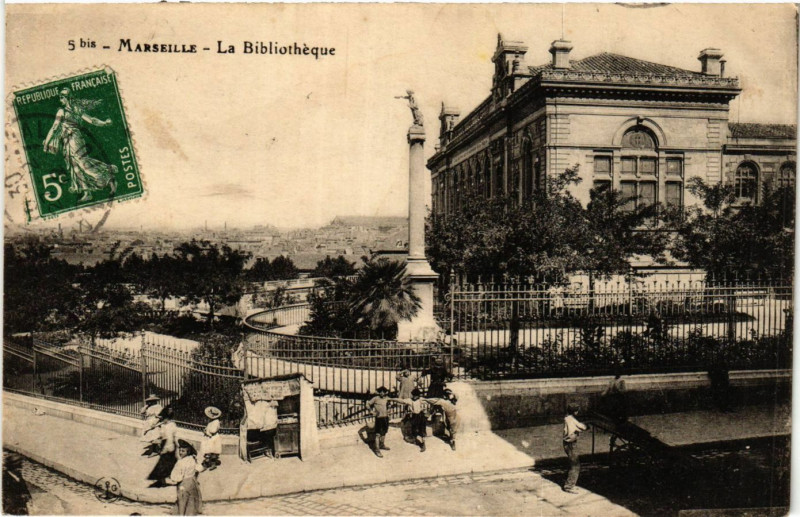 Carte postale ancienne Marseille La Bibliotheque à Marseille