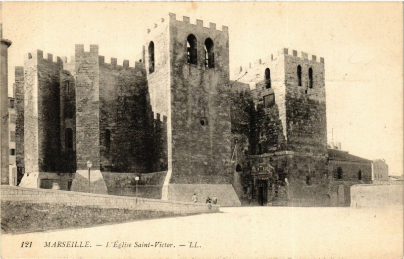 Carte postale ancienne Marseille l'Eglise St-Victor à Marseille