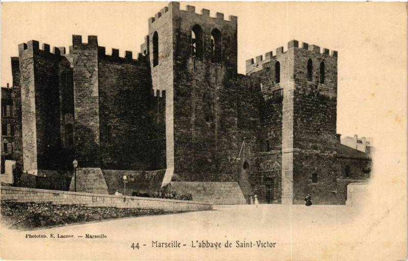 Carte postale ancienne Marseille l'Abbaye de St-Victor à Marseille