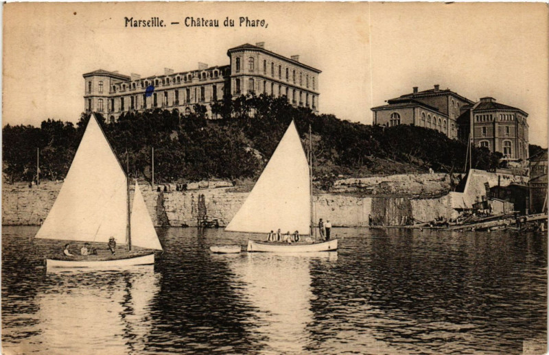 Carte postale ancienne Marseille Chateau du Phare à Marseille