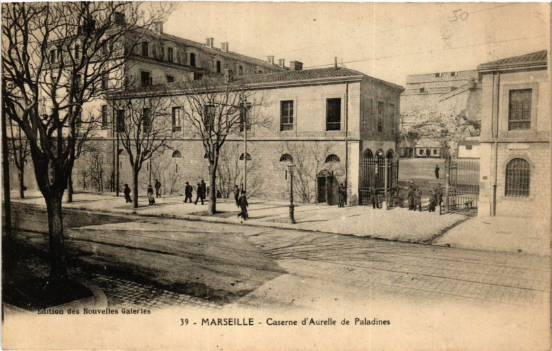 Carte postale ancienne Marseille Caserne d'Aurelle de Paladines à Marseille