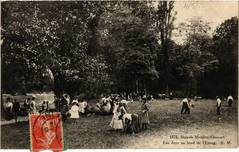 Carte postale ancienne Bois De Meudon Clamart Les Jeux Au Bord De L'Etang à Clamart