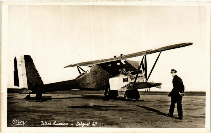 Carte postale ancienne Istres Aviation-Breguet 411 à Istres