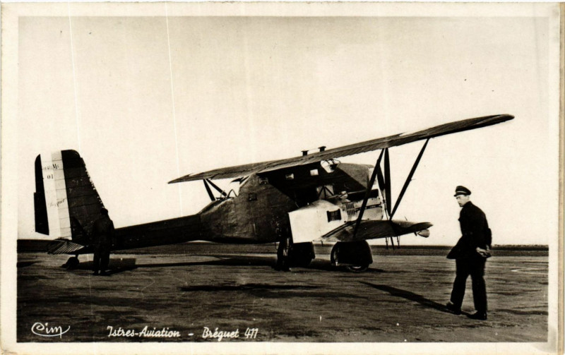 Carte postale ancienne Istres Aviation-Breguet 411 à Istres