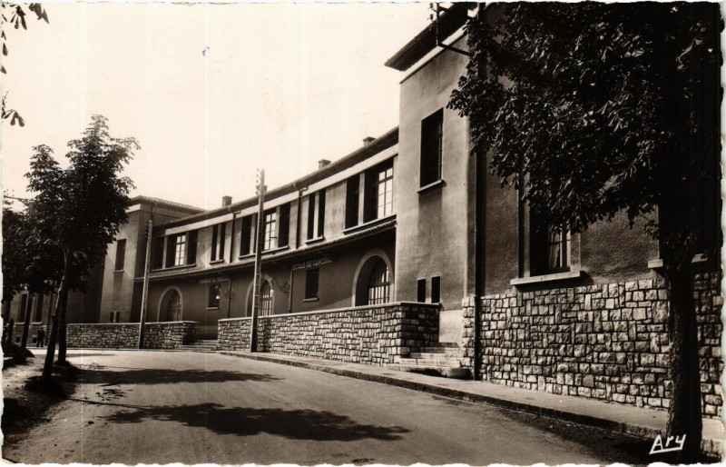 Carte postale ancienne Greasque Groupe scolaire à Gréasque