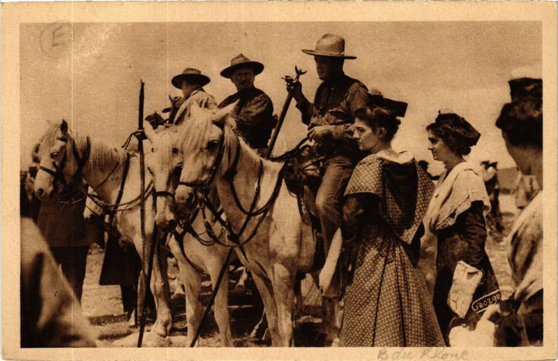Carte postale ancienne En Provence Les gardians de Camargue