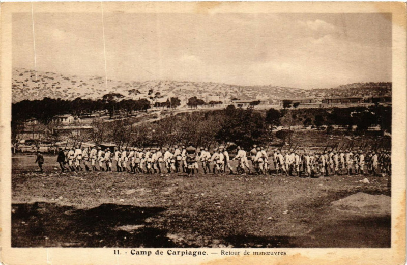 Carte postale ancienne Camp De Carpiagne Retour de manoeuvres